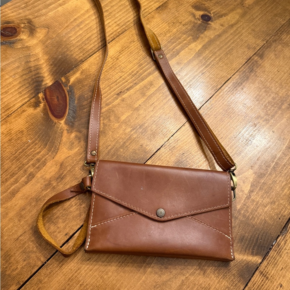 Chic Tan Leather Crossbody Bag